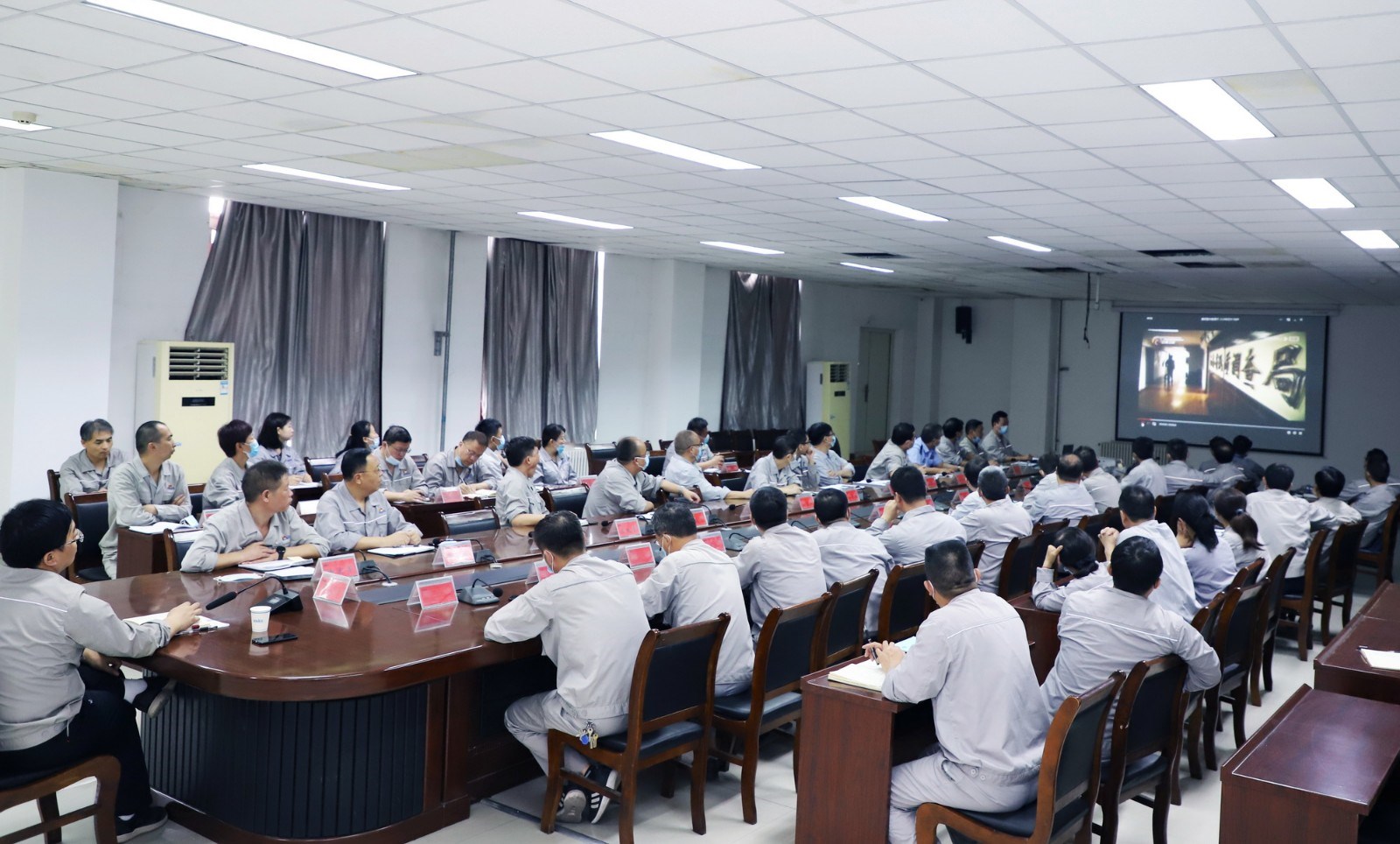 紀委廉政_調(diào)整大小