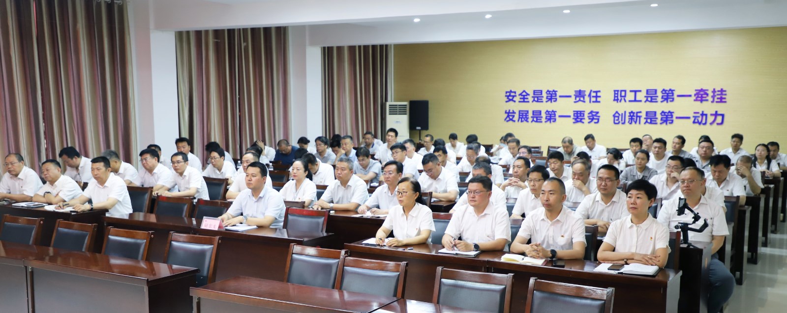 紀委_調(diào)整大小